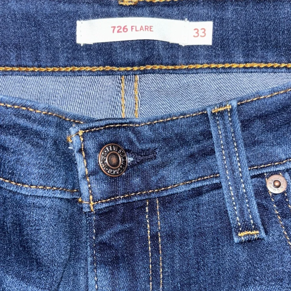 NWT Levi’s 726 Flare Women’s Jeans - Picture 2 of 5